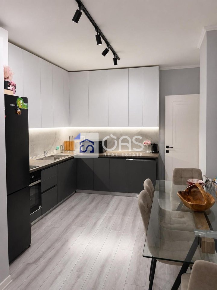 Jepet apartament me qera 1+1 te Liqeni i Thate