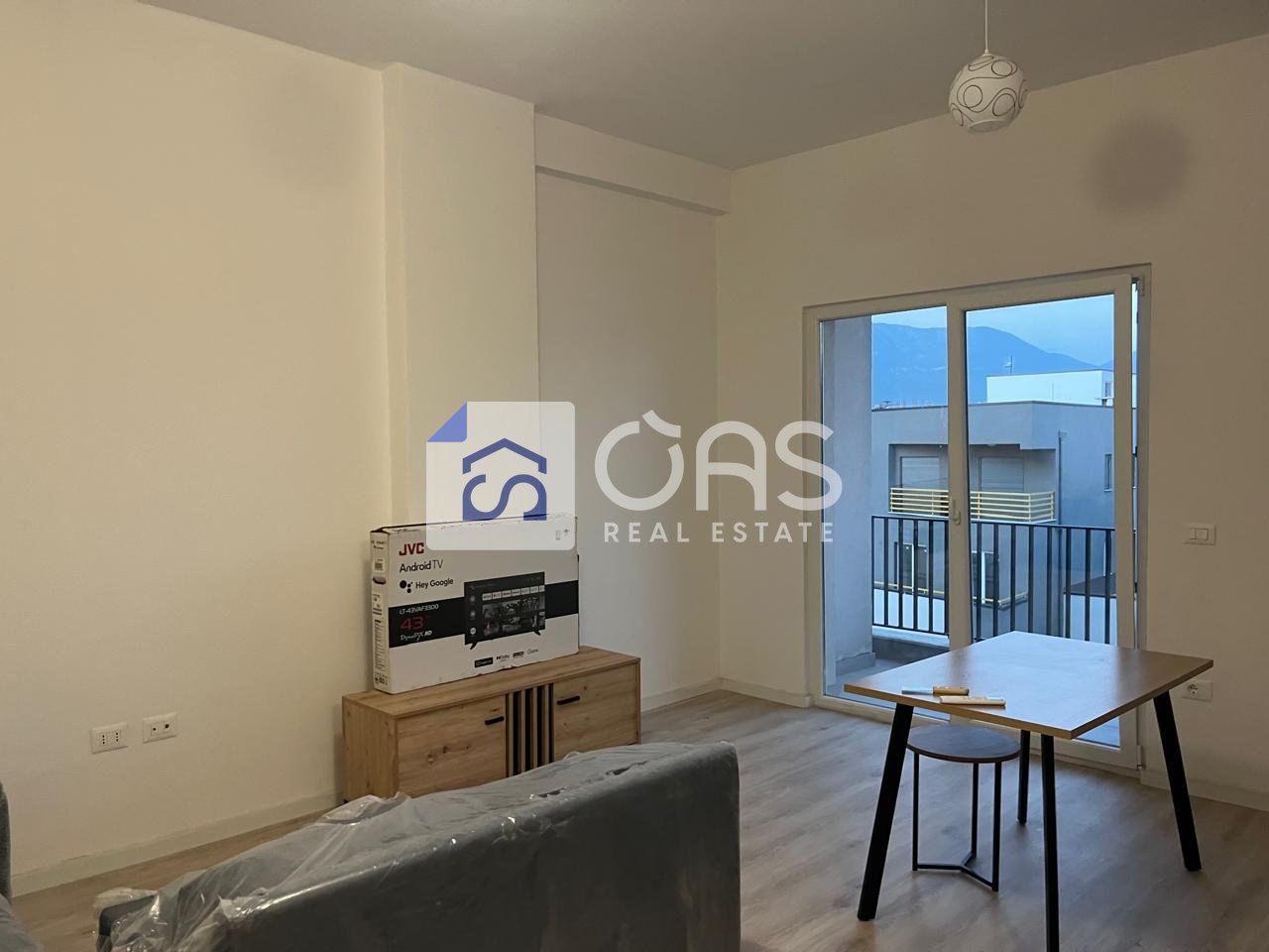 Jepet apartament me qera 1+1 Laprake