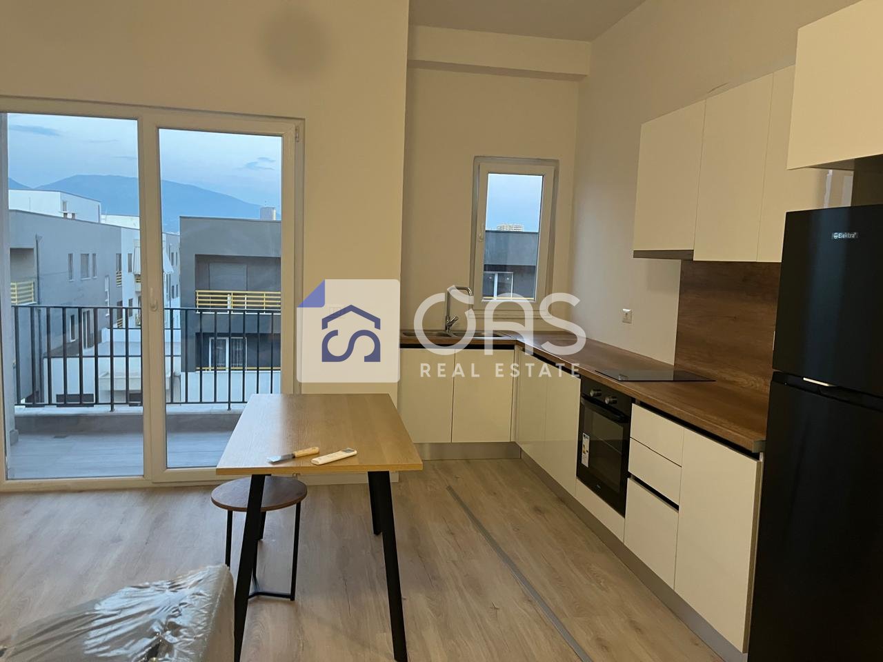 Jepet apartament me qera 1+1 Laprake