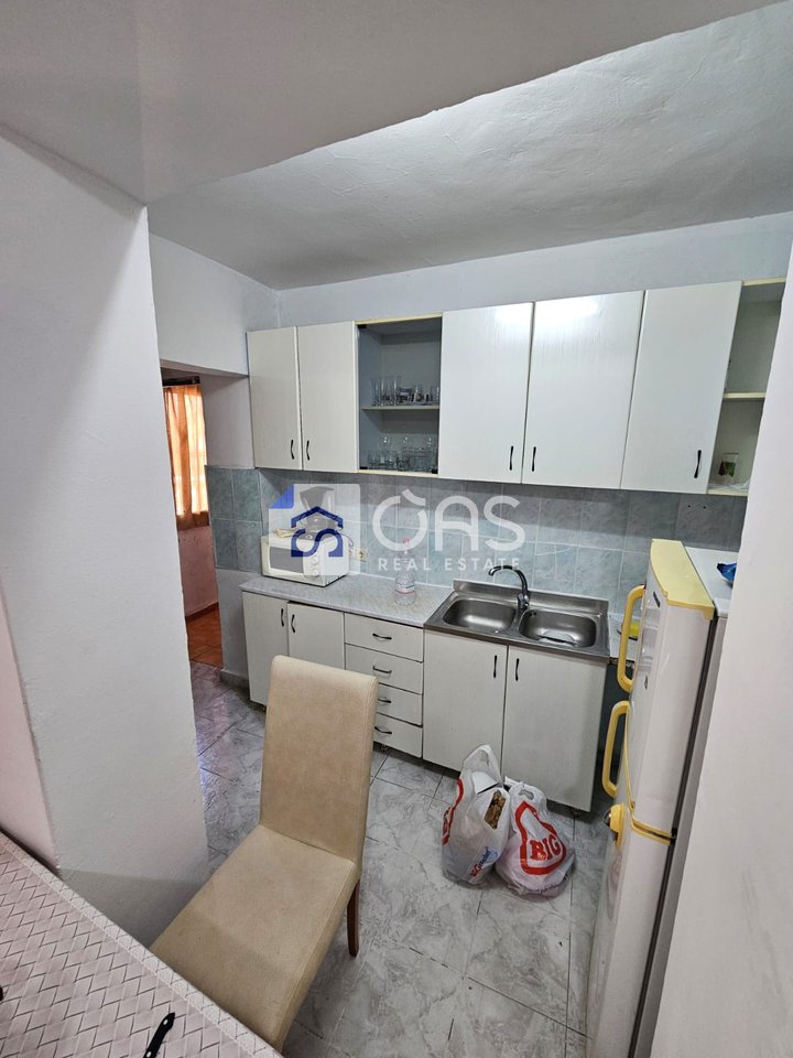 Jepet me qera apartament 1+1 te Shkolla e Baletit