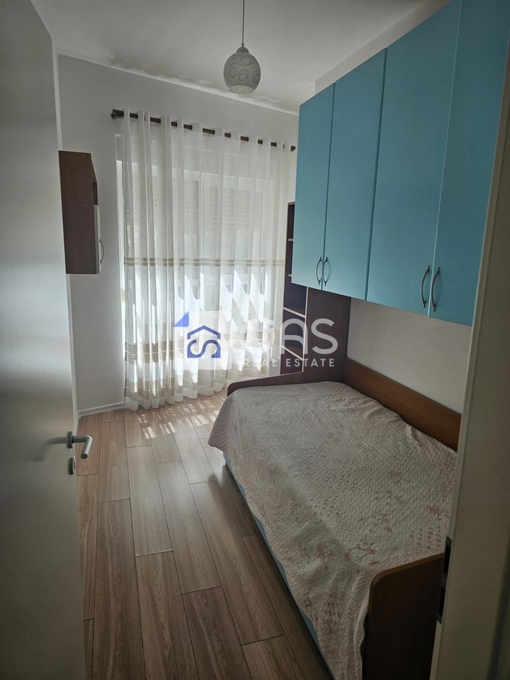 Jepet me qera apartamenti 2+1  Ali Demi Kompleks Mangaleni
