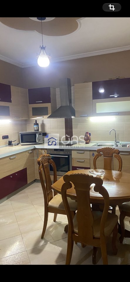 Jepet me qera  Apartament 1+1 Qender