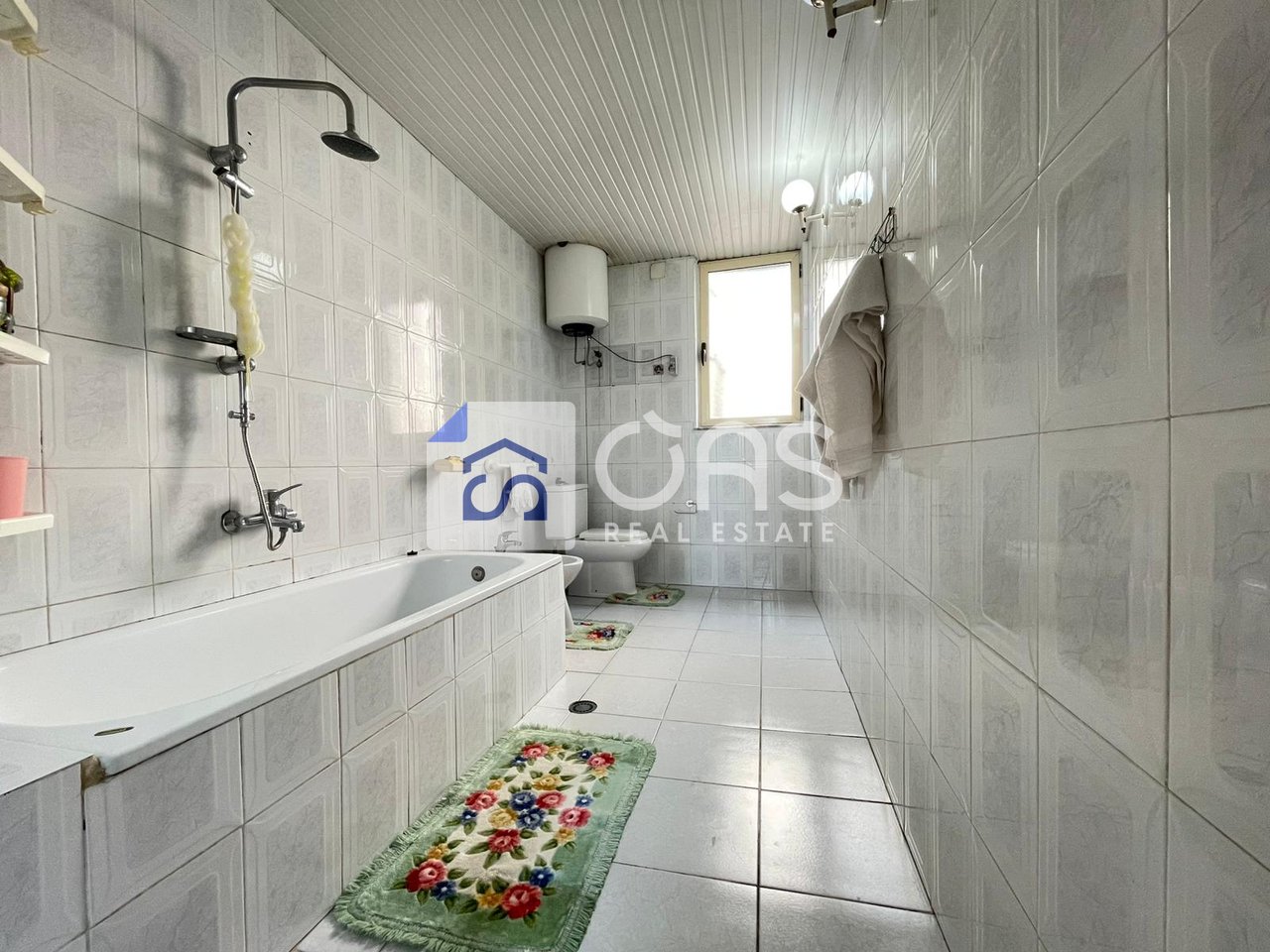 Jepet me qera  Apartament 2+1  tregu elektrik