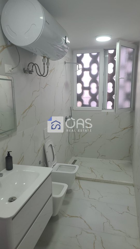 Jepet me qera  Apartament 2+1+2  Qender