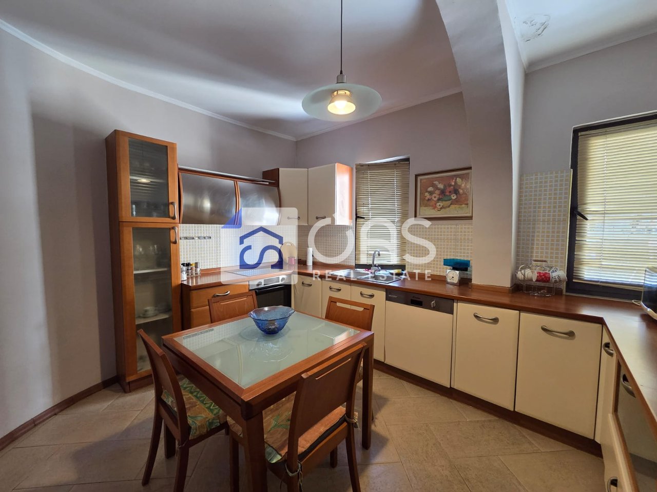 Appartamento 1+1+ in affitto Komuna e Parisit