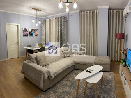Jepet me qera apartament 2+1 te Komuna e Parisit