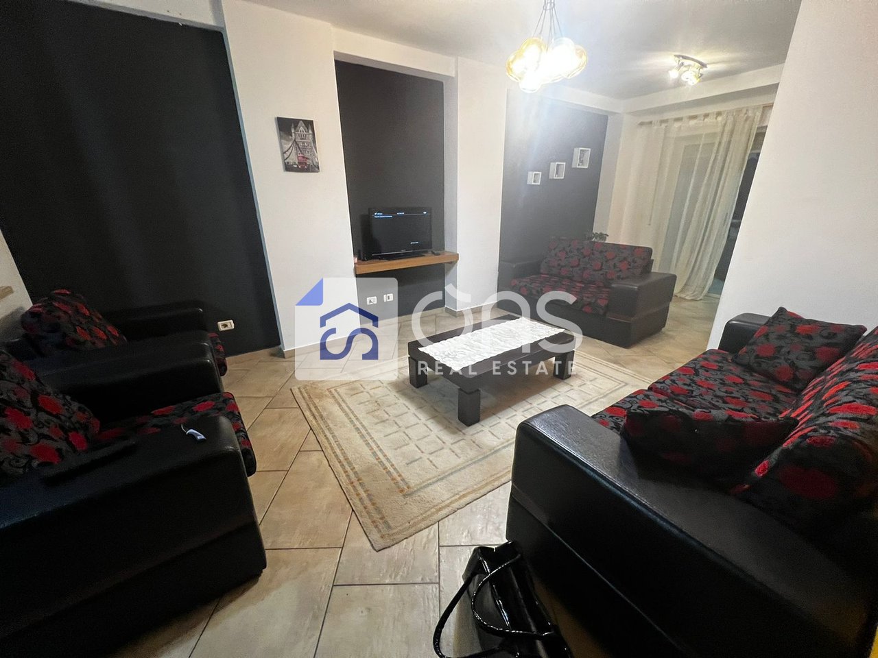 Jepet me qera apartament 2+1 prane Qendres