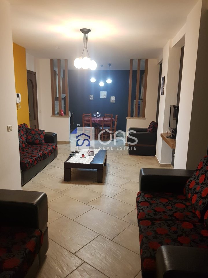 Jepet me qera apartament 2+1 prane Qendres