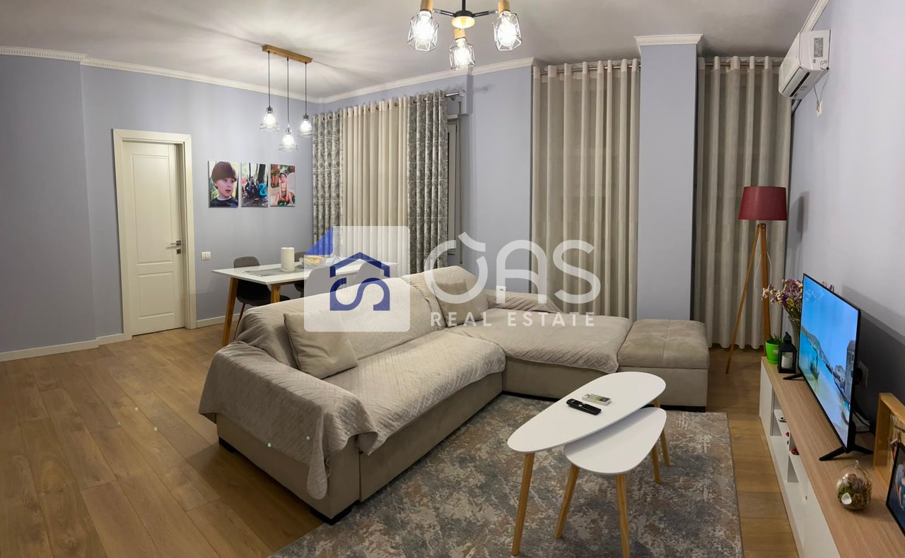Jepet me qera apartament 2+1 te Komuna e Parisit