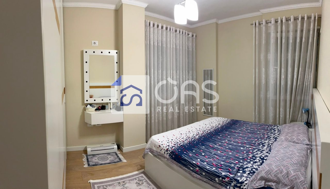 Jepet me qera apartament 2+1 te Komuna e Parisit