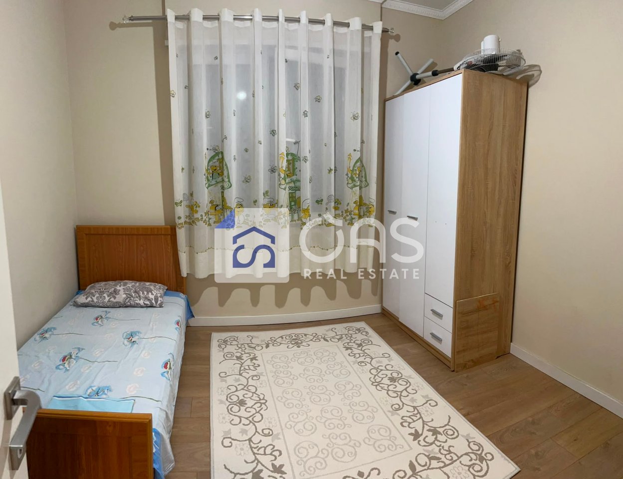 Jepet me qera apartament 2+1 te Komuna e Parisit