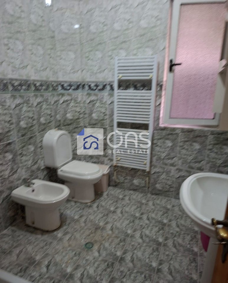 Jepet me qera  2+1 kristal center