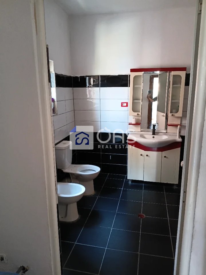 Jepet me qera Apartamenti 2+1  Rruga e kavajes