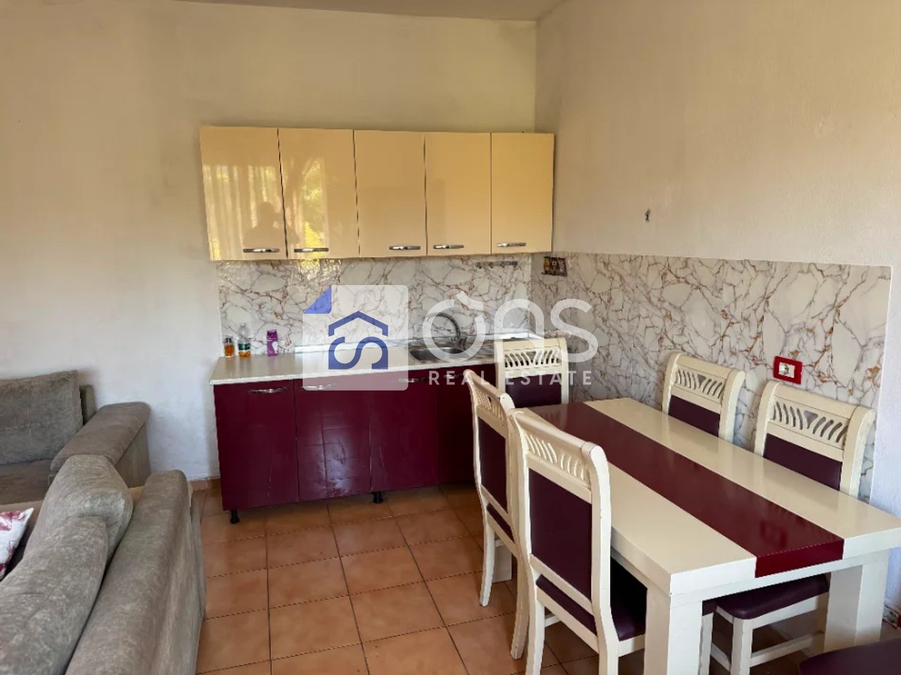 Jepet me qera Apartamenti 2+1  Rruga e kavajes