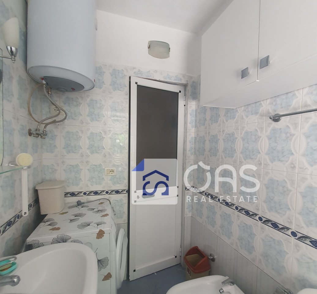 Jepet me qera Apartamenti 1+1  Qender