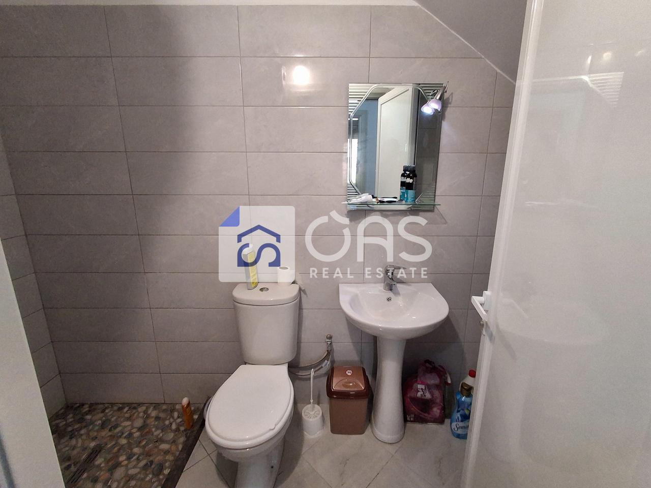 Jepet me qera Apartamenti 2+1 me Parkimi  kodra e priftit