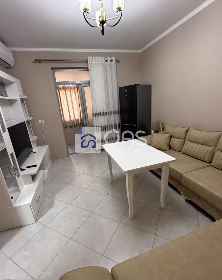 Jepet me qera Apartamenti 2+1  Kryqezimi 21 dhjetorit