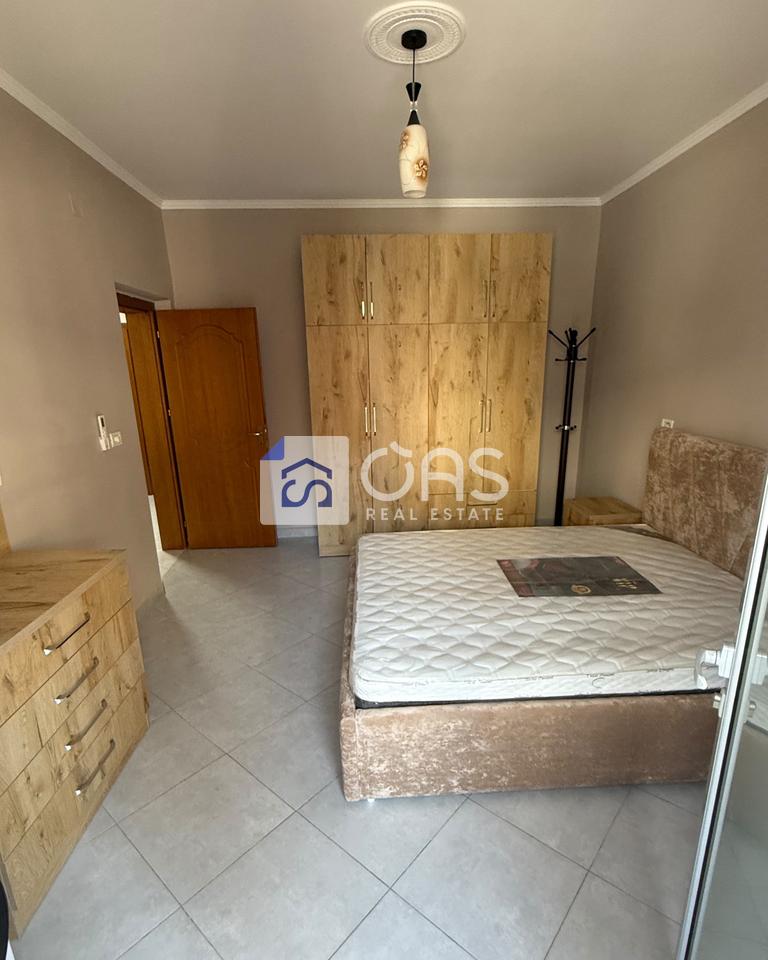 Jepet me qera Apartamenti 2+1  Kryqezimi 21 dhjetorit