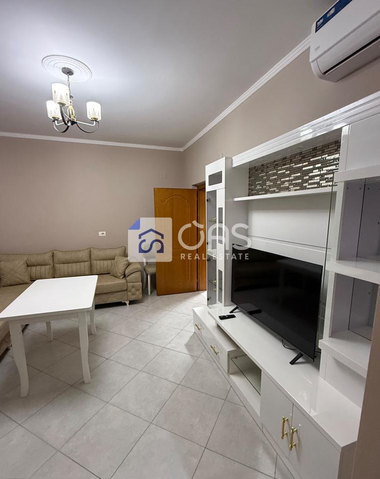 Jepet me qera Apartamenti 2+1  Kryqezimi 21 dhjetorit