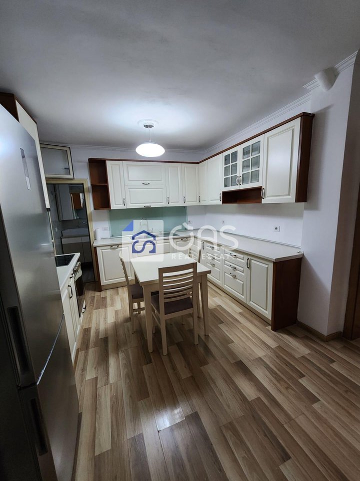 Jepet me qera Apartamenti 1+1 Shkolla baletit