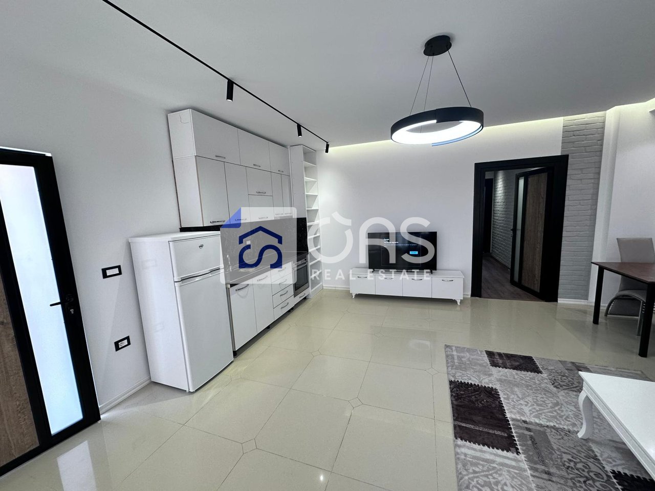 Jepet me qera Apartamenti 1+1 fresk