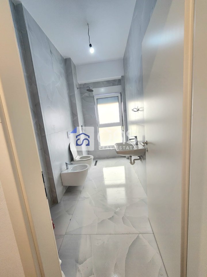 Jepet me qera Apartamenti 1+1 Ali Demi Kompleks Kaimi