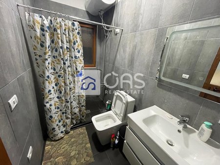 Jepet apartament me qera 2+1 Astir