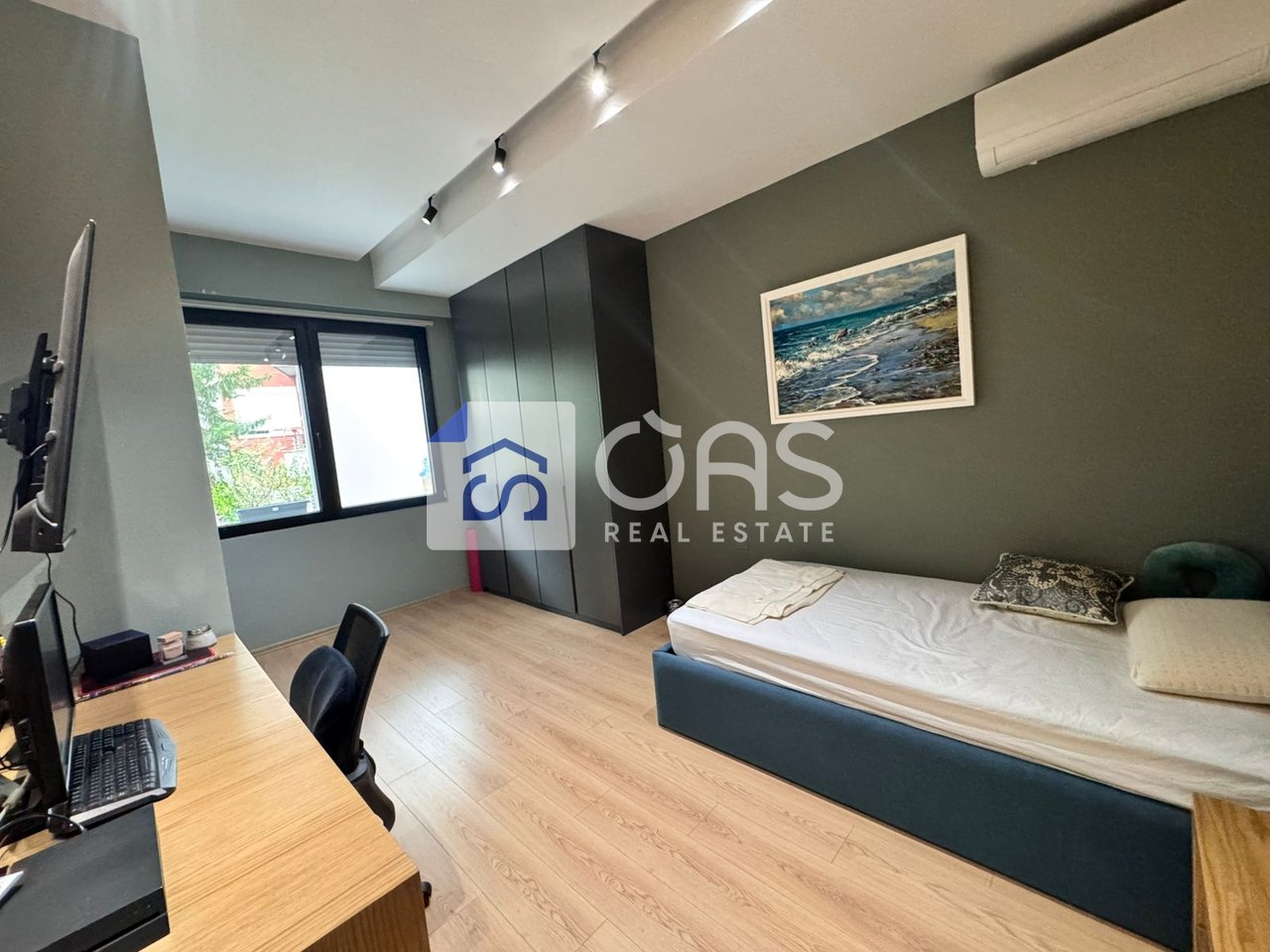 Shitet apartament 3+1+2+2 Garazhde Tek Liqeni i Thate