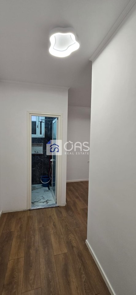 Shitet apartament 2+1+2 tek Prokuroria e Tiranes