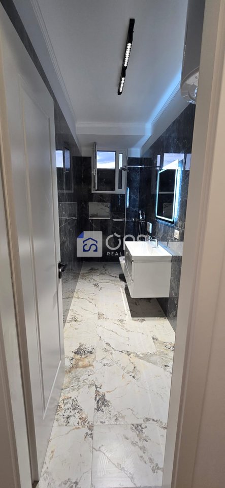 Shitet apartament 2+1+2 tek Prokuroria e Tiranes