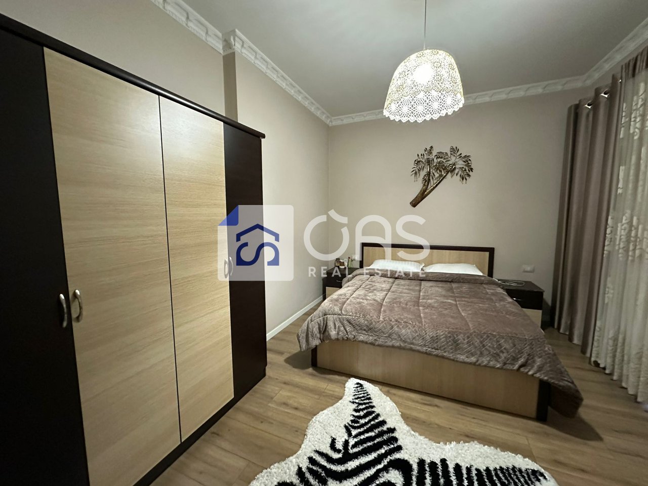 Shitet apartament 2+1+2 tek Pazari i Ri