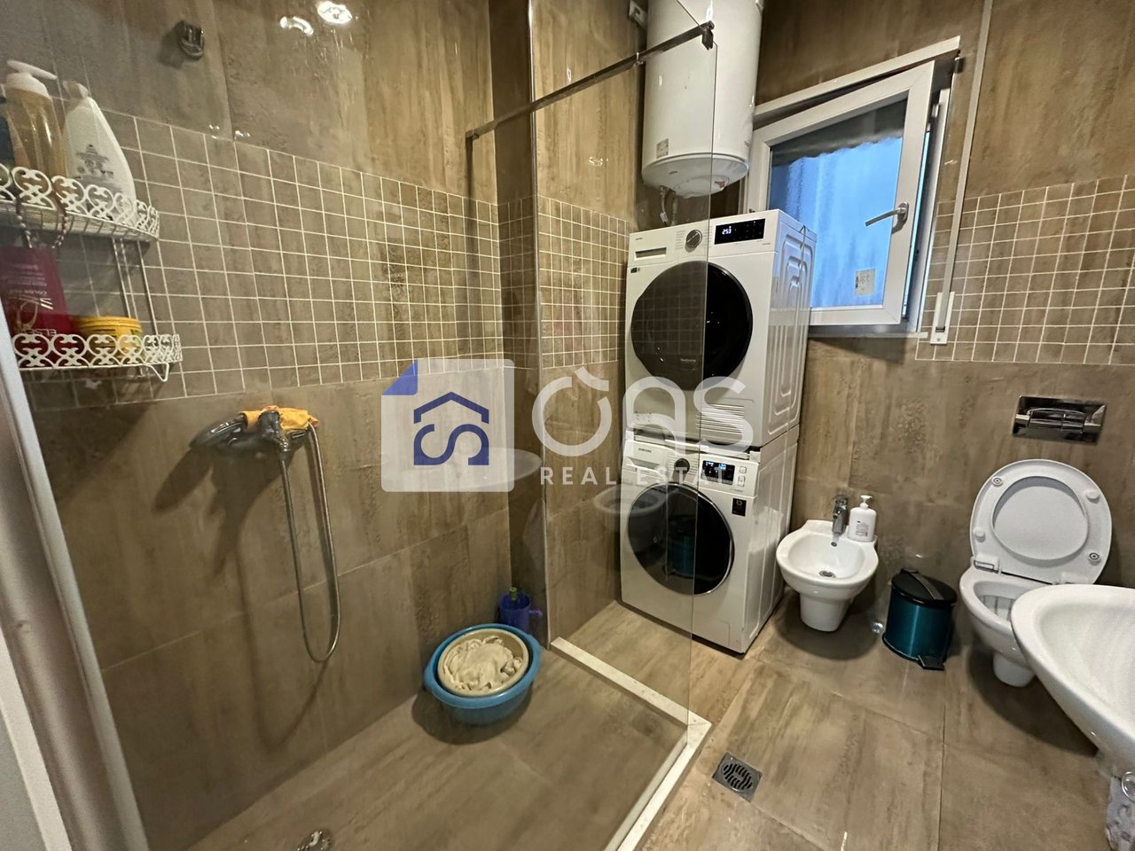 Shitet apartament 2+1+2 tek Pazari i Ri