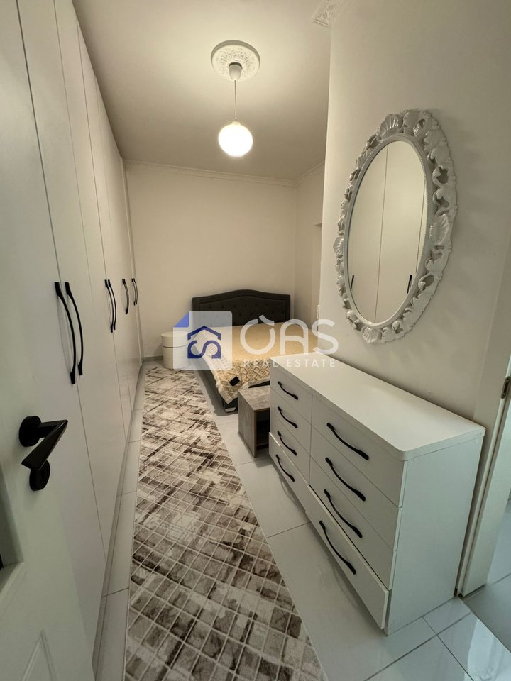Jepet apartament me qera 1+1 tek Rruga e Dibres