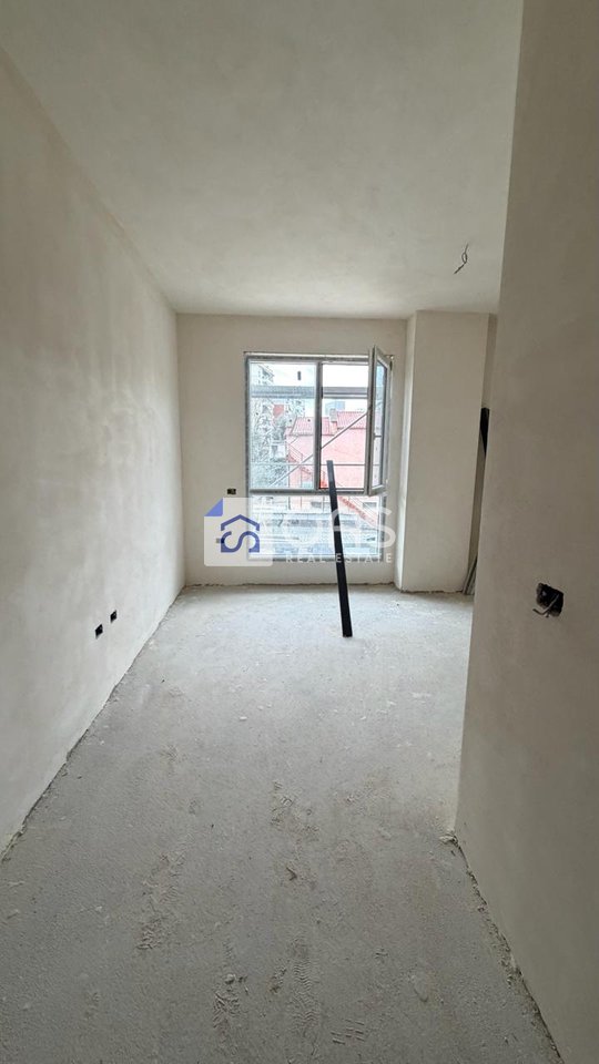 Shitet apartament 2+1 ne Ali Demi