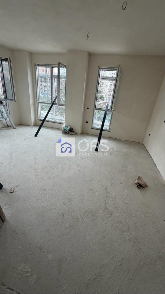 Shitet apartament 2+1 ne Ali Demi