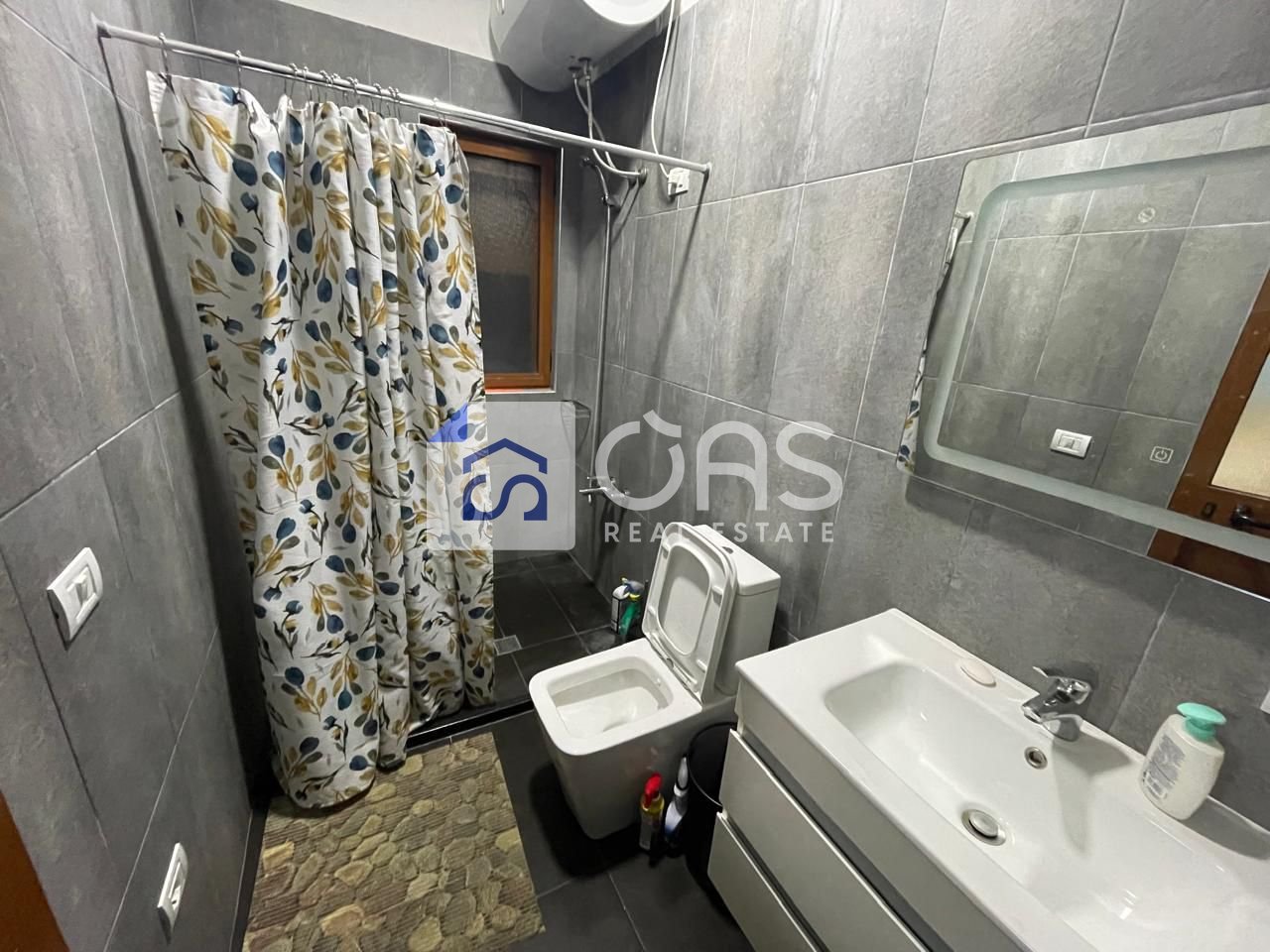 Jepet apartament me qera 2+1 Astir