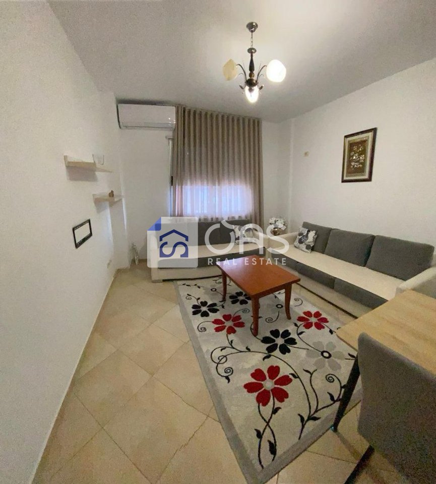 Jepet apartament me qera 2+1 Astir