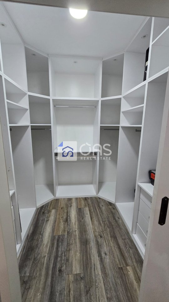 Jepet apartament me qera 2+1+ post parkimi ne Sauk