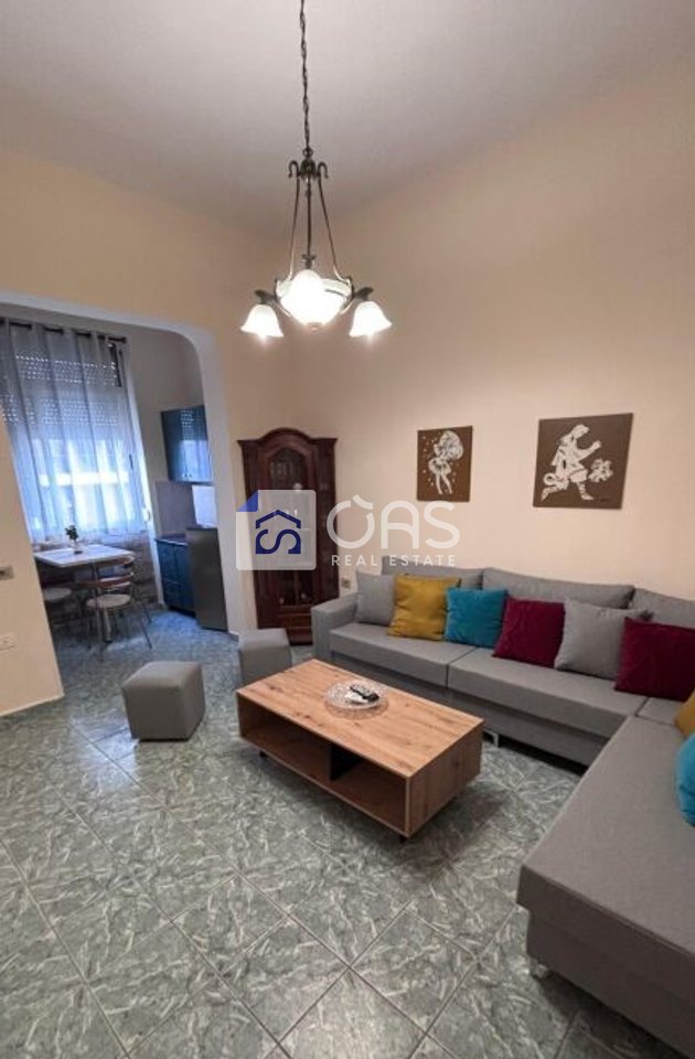 Jepet apartament me qera 2+1 Rruga Dibres