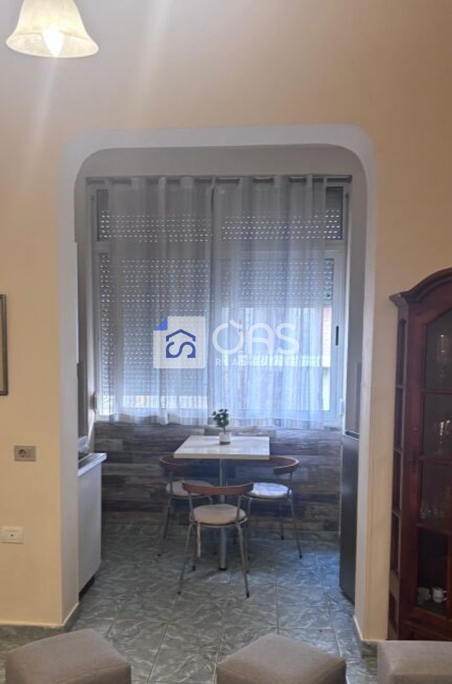 Jepet apartament me qera 2+1 Rruga Dibres