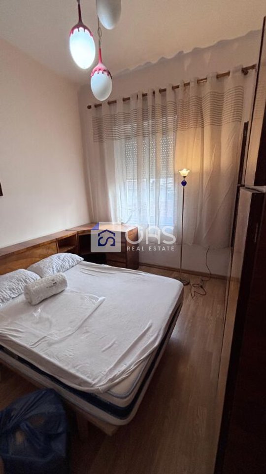 Jepet apartament me qera 2+1 Rruga Dibres