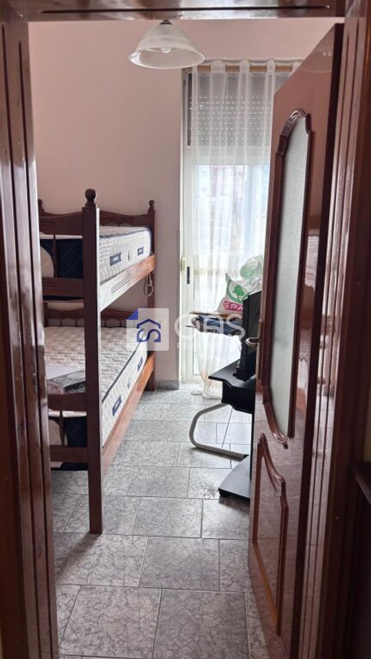Jepet apartament me qera 2+1 Rruga Dibres