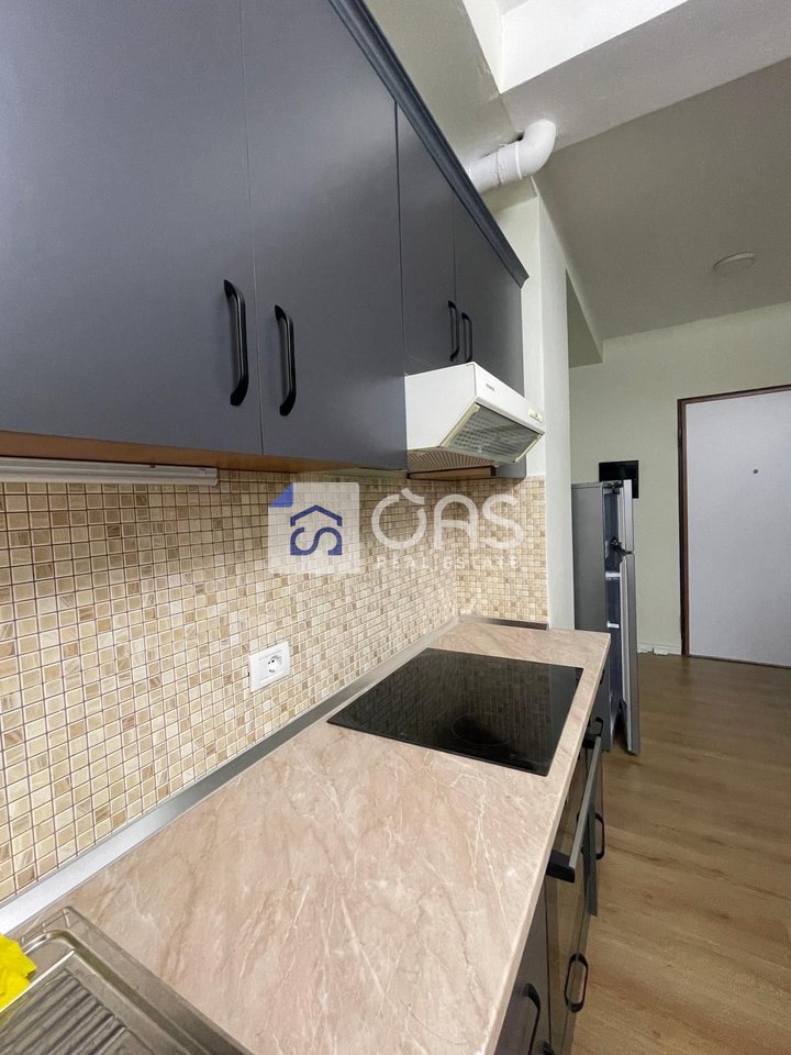 jepet me qera apartament  1+1 tek Komuna e Parisit