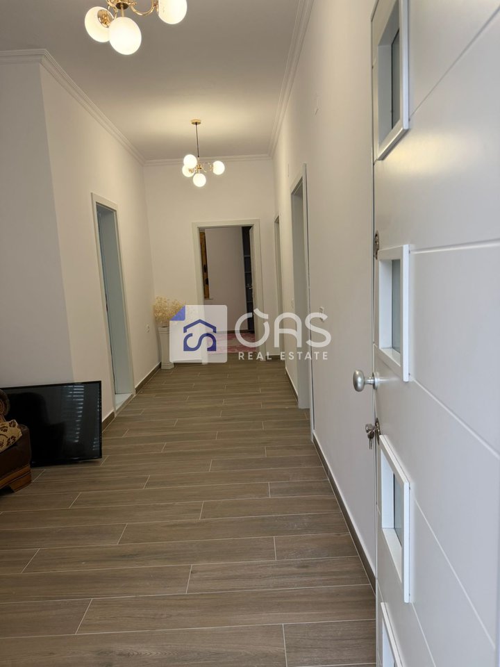 Affittasi appartamento 2+1+ posto auto a Siri Kodra.