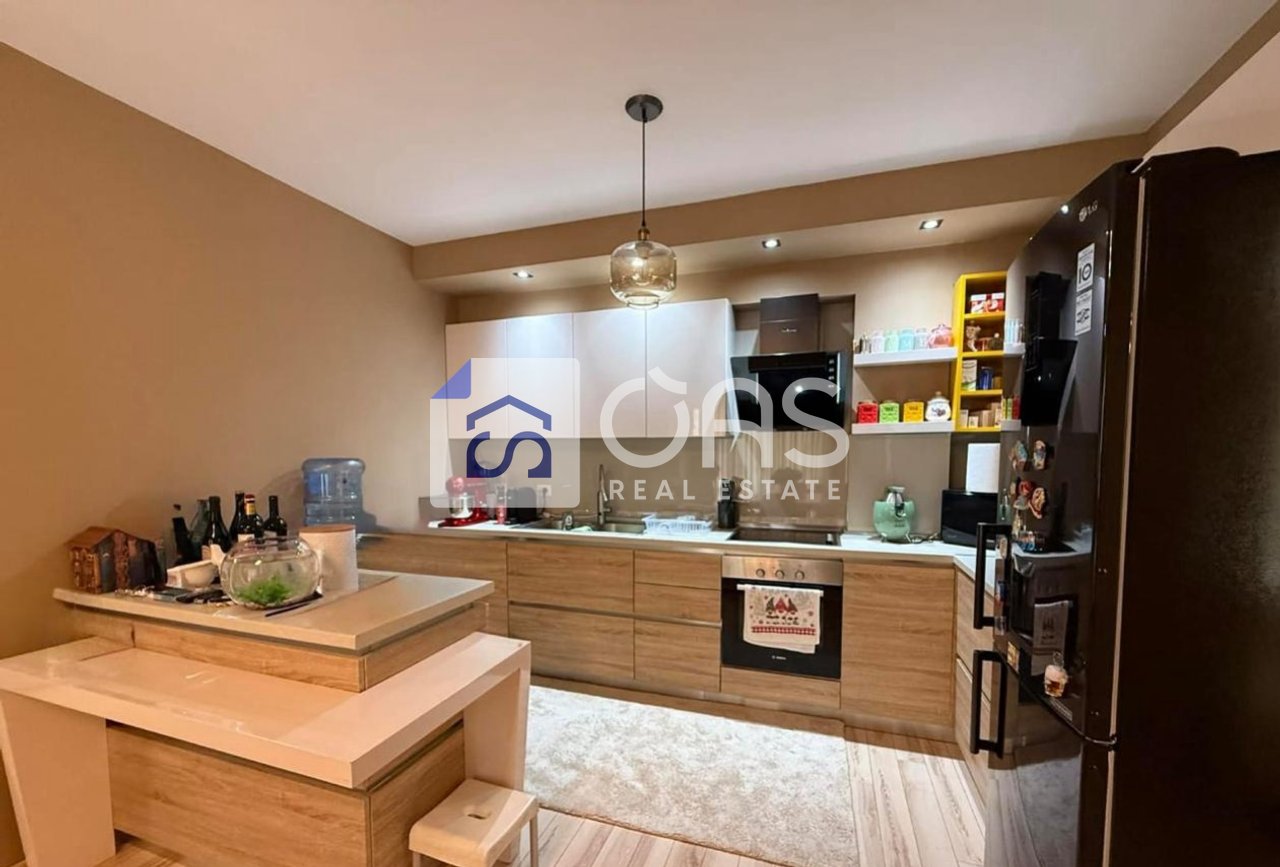 Vendesi in vendita appartamento 2+1+2 vicino alla Città degli Studenti