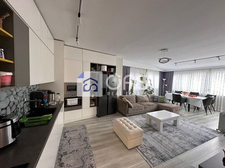 Shitet apartament 3+1  ne Fresk