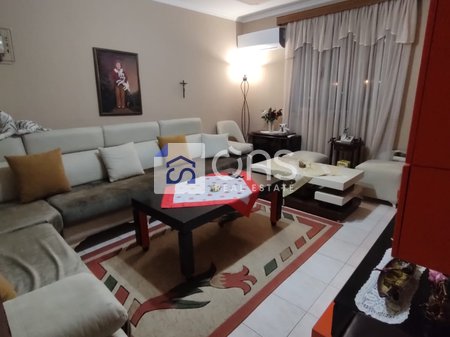 Vendesi appartamento 2+1 presso il Palazzo con Freccia