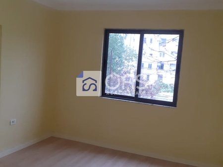 Shitet apartament 1+1 pran Shkolles Bashkuar