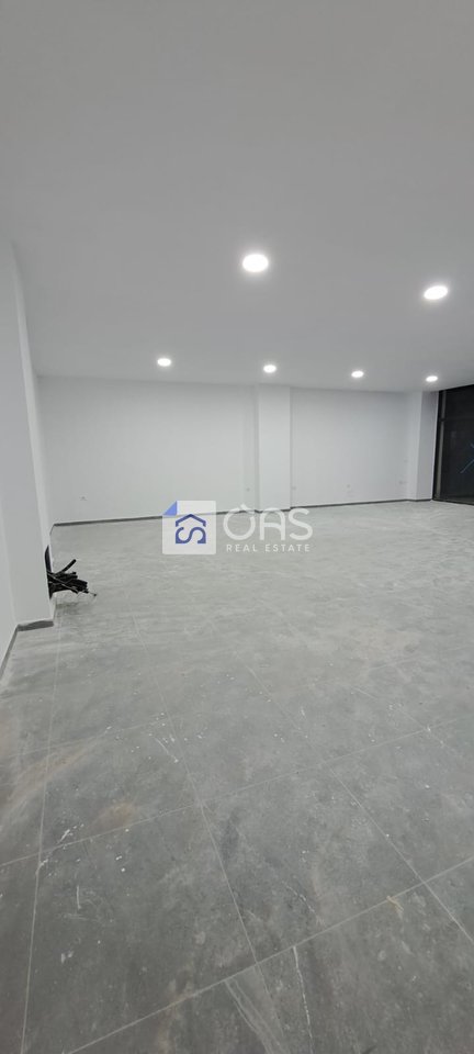 Jepet me qera Ambient Biznesi (Dyqan) ne Kamez.