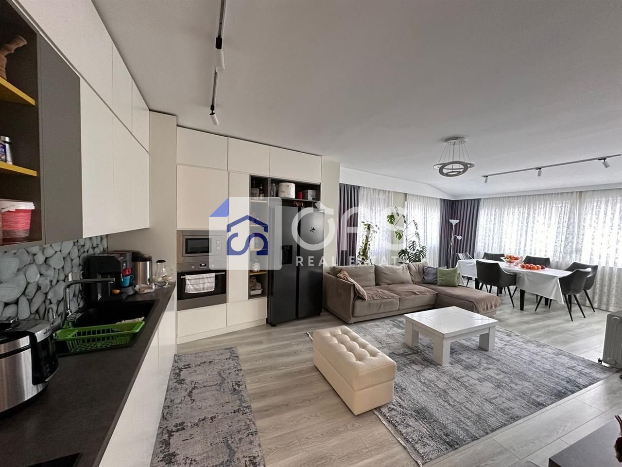 Shitet apartament 3+1  ne Fresk